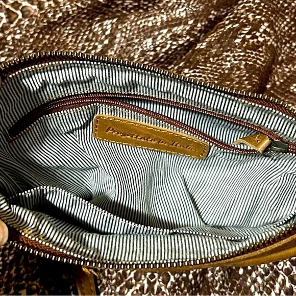 Crossbody - Picture 4 of 4